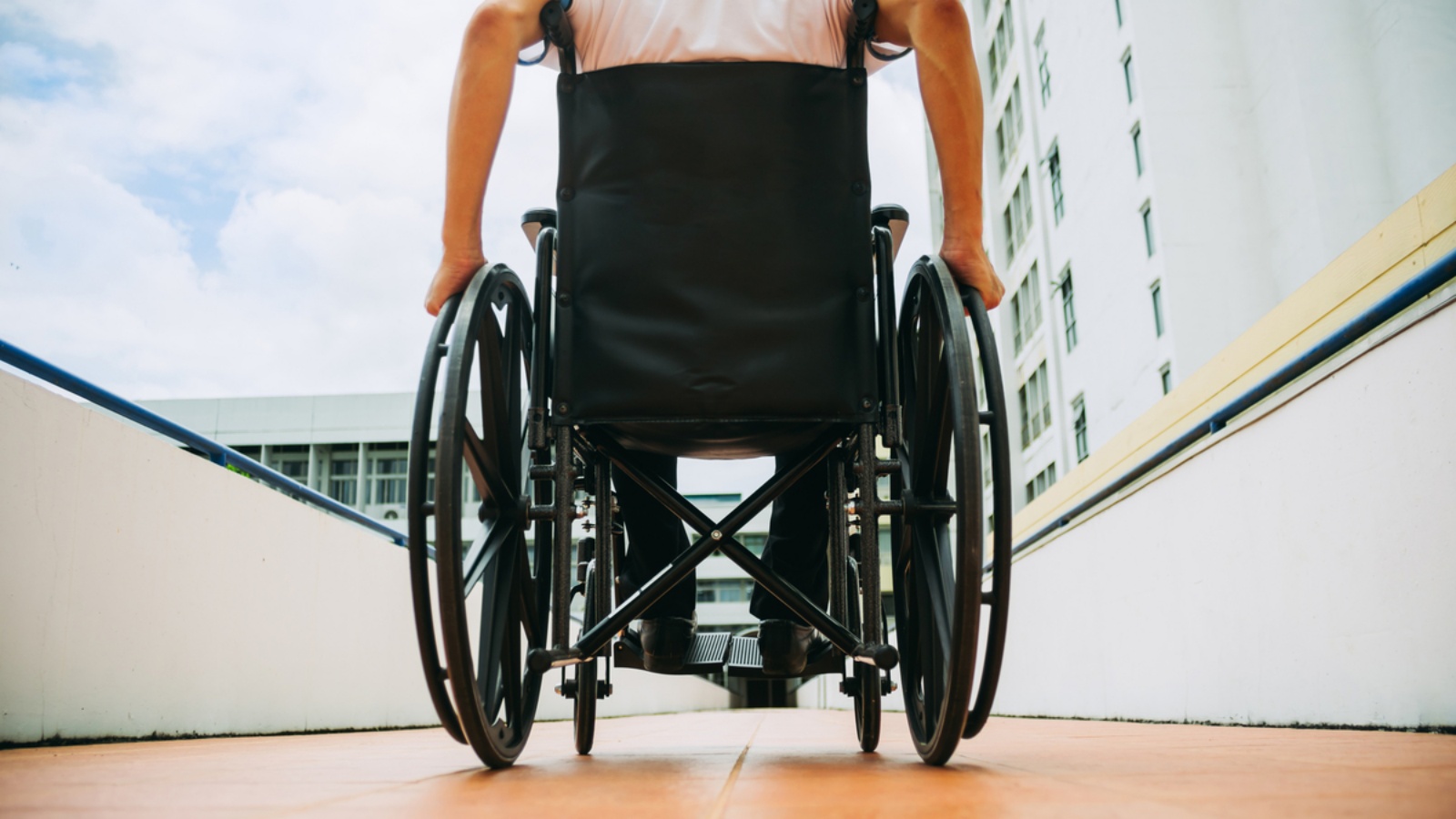 На какой срок выдаются инвалидам кресла коляски