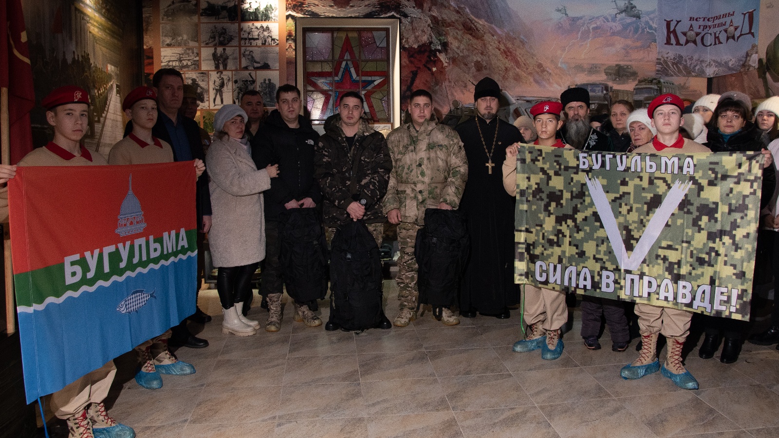 военные добровольцы из россии. добровольцы защищать родину. добровольцы защищать родину. контракт добровольца сво. фото медведица на защите родины.