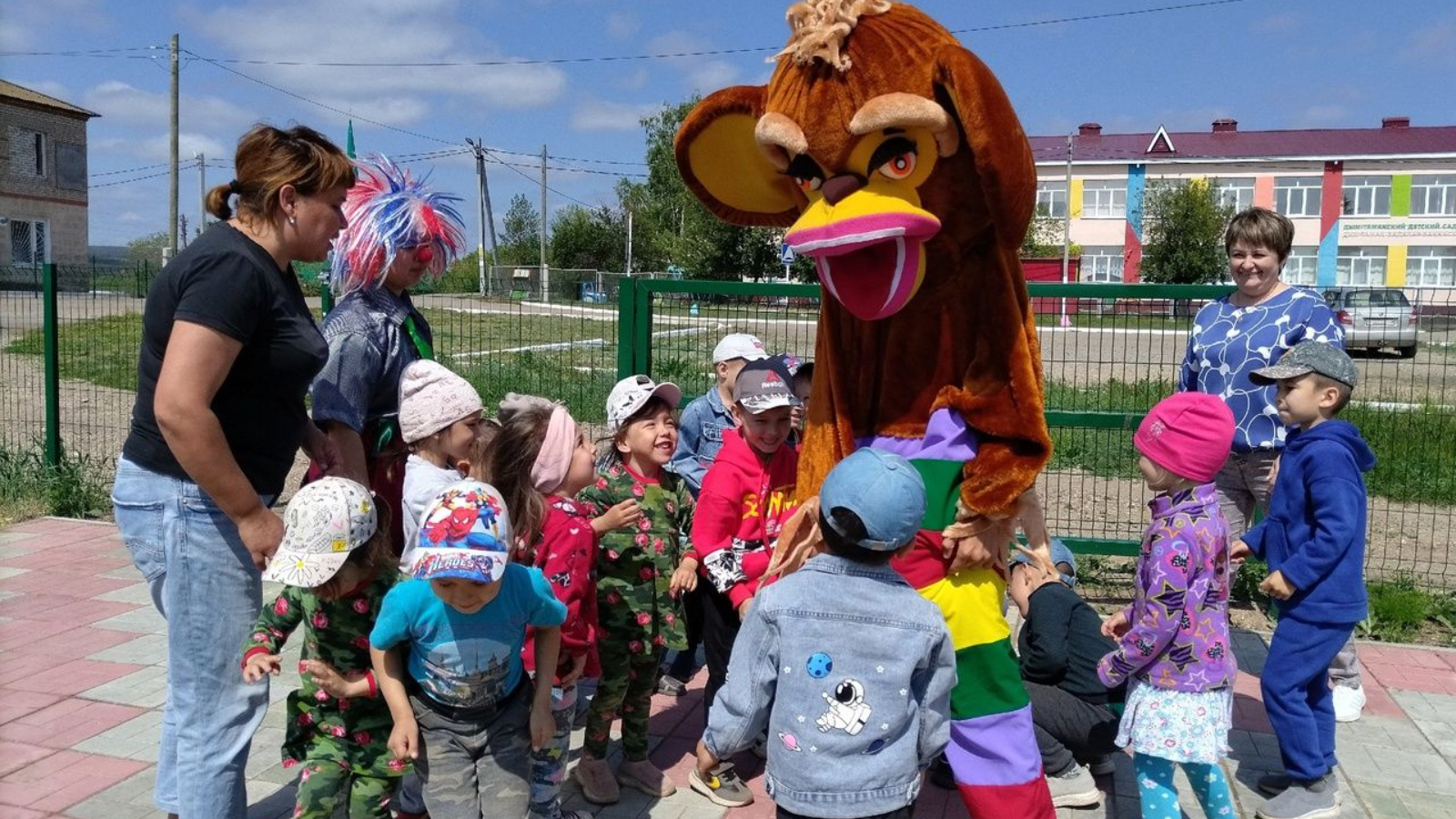 Веселый праздник для детей прошел в Дым-Тамаке | 03.06.2024 | Уруссу -  БезФормата