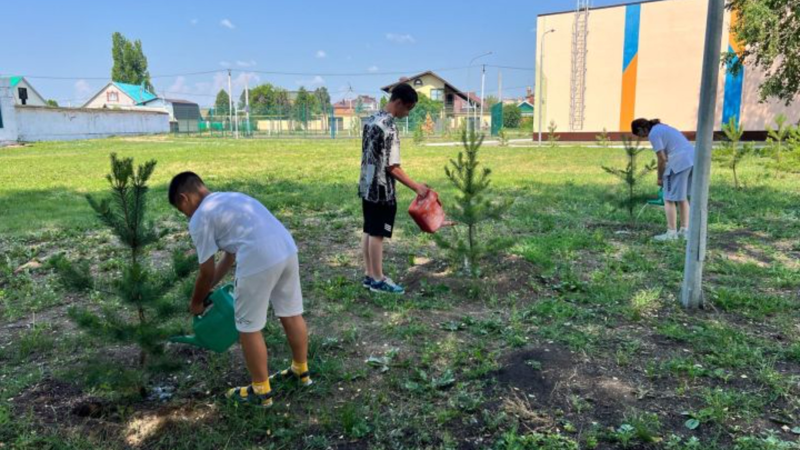 Уруссинские школьники плодотворно завершили смену трудового лагеря |  09.07.2024 | Уруссу - БезФормата