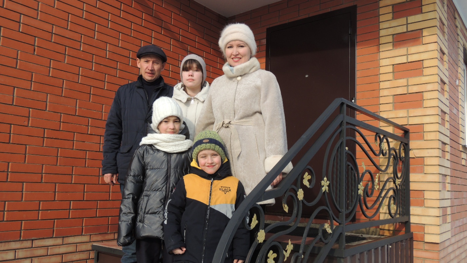 Новости города счастья. Многодетная семья. Многодетная семья в Татарстане. Многодетная семья 7 детей. Конкурс семья года 2022.