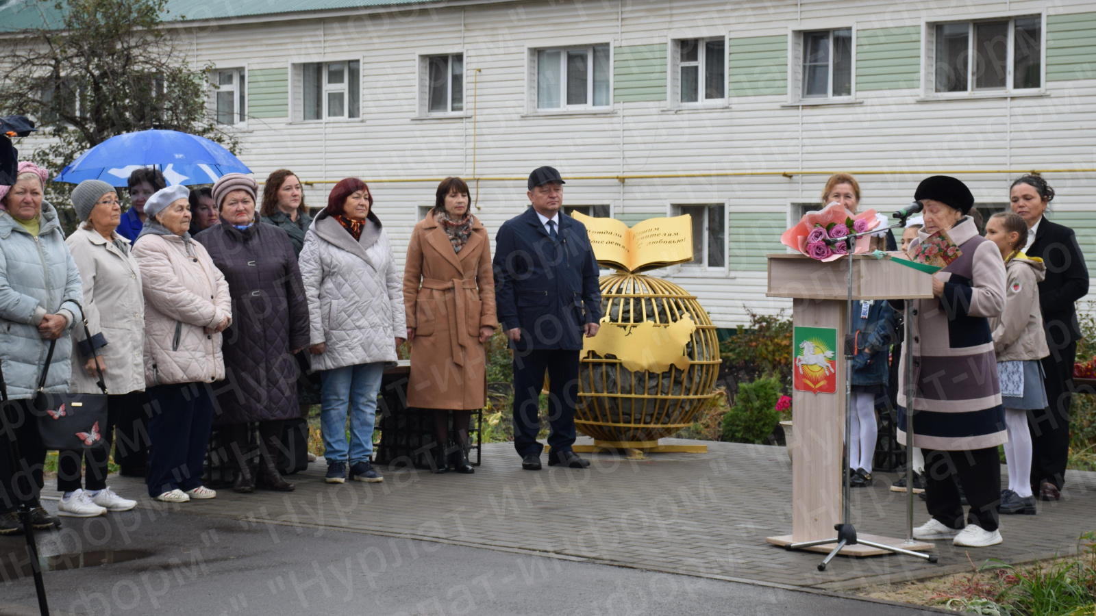 В Нурлате в День учителя на улице Вахитова открыт сквер учителей |  05.10.2023 | Нурлат - БезФормата