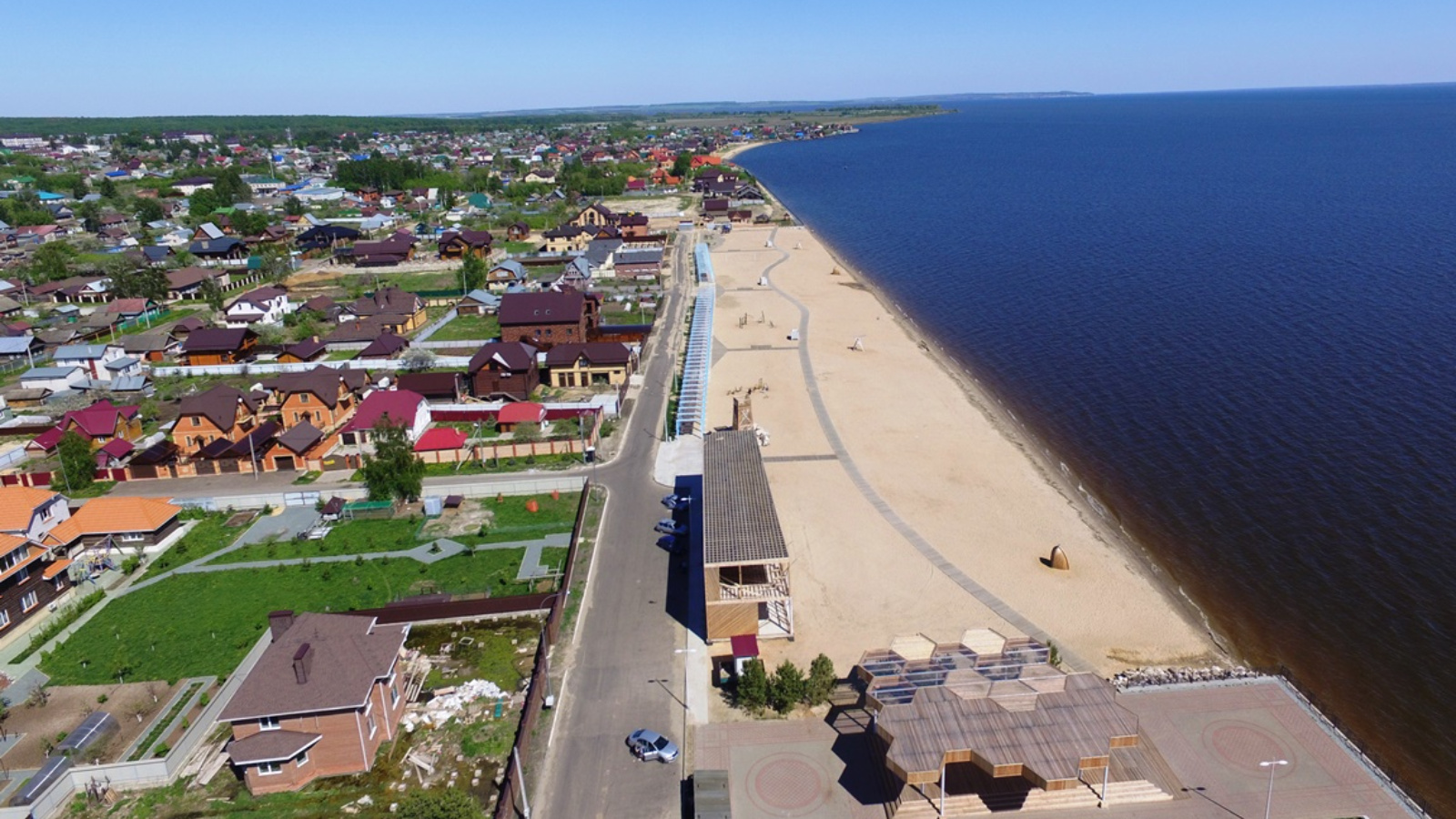 Камское море в казани фото. Лаишево Казань. Отель Парус Лаишево. Поселок Лаишево Татарстан. Лаишево Камское море 2024.