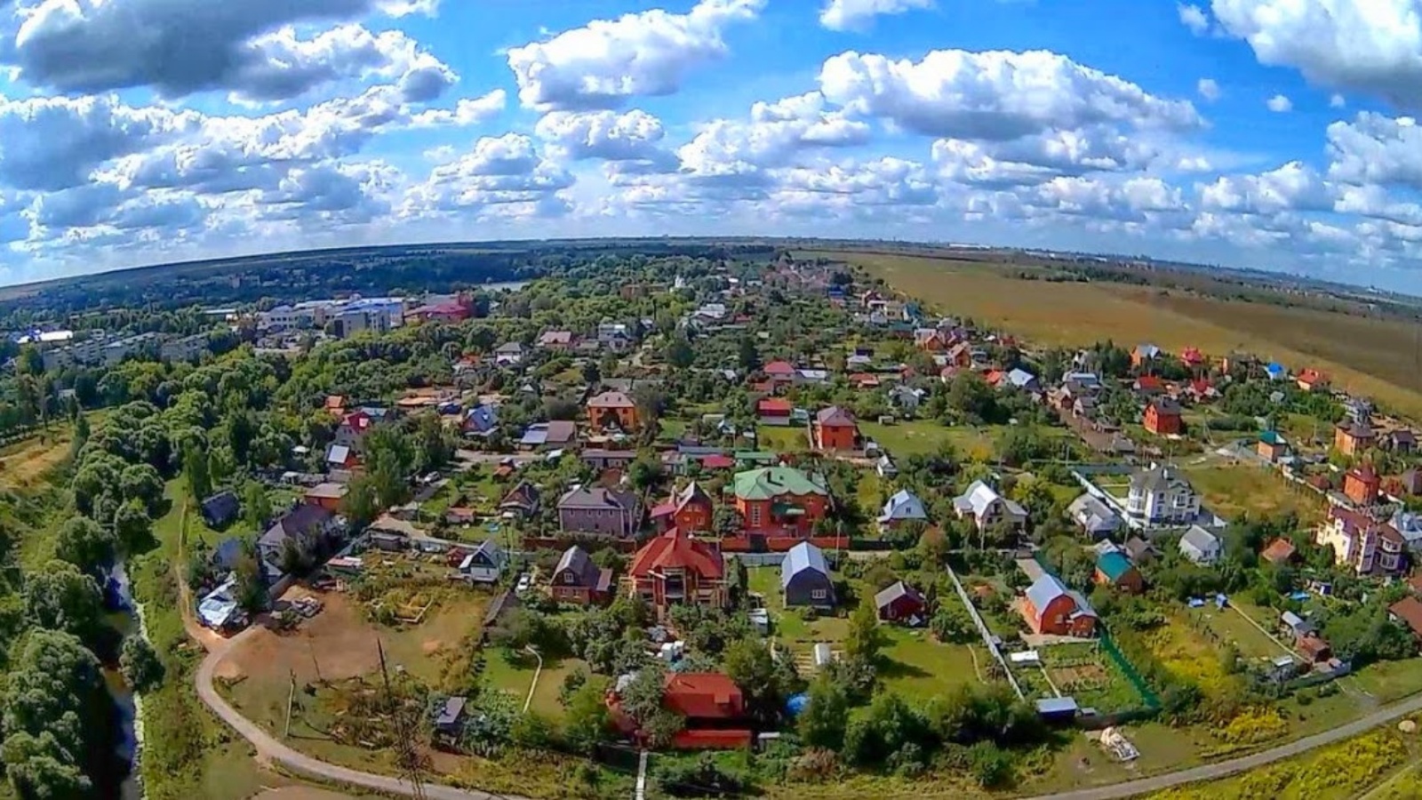 Населенные пункты городского типа. Деревня Лисенки Серпуховский район. Деревня с высоты. Русская деревня с высоты. Деревня с квадрокоптера.