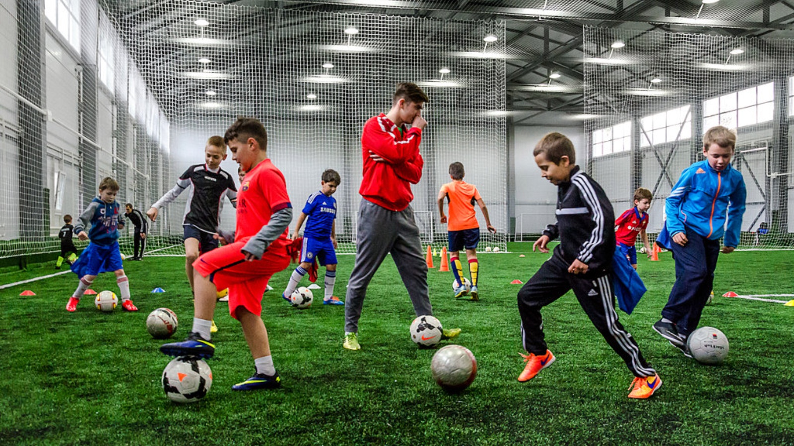 Football school. Футбол дети. Футбол в школе. Футбольная секция для детей. Школа футбола для детей.