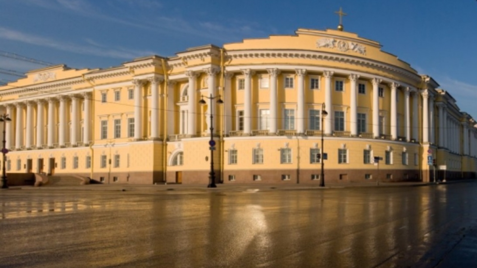 1 классицизм. Сенат и Синод в Санкт-Петербурге. Здание Сената и Синода в Санкт-Петербурге Росси. Здание Сената Росси. Карл Росси здание Сената и Синода.