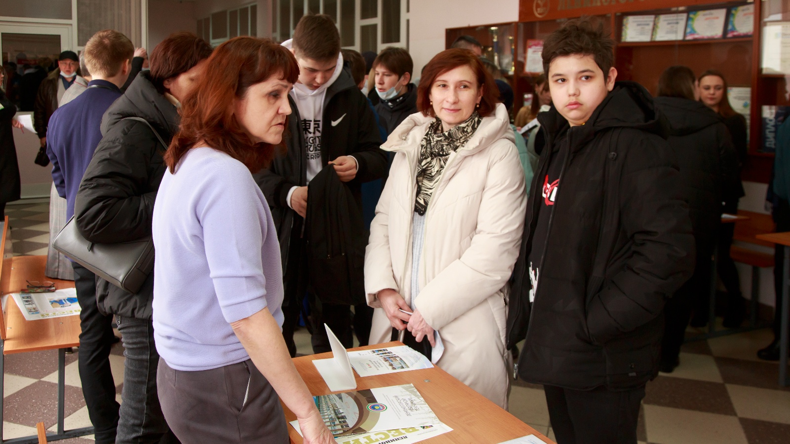 Образование татарстана. Преподаватели техникума Нурлата Татарстан. Родители старшеклассников. Лениногорский нефтяной техникум официальный в Казани. Поступить в техникум.