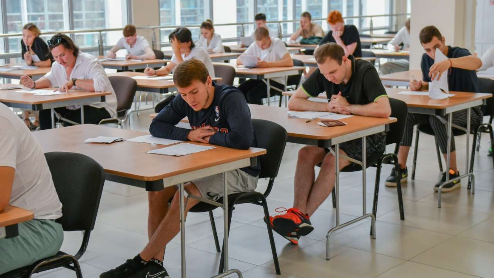 Образование. Школьники подростки. Красивый студент. Студент 16 лет. Студент 16 boyspitting.