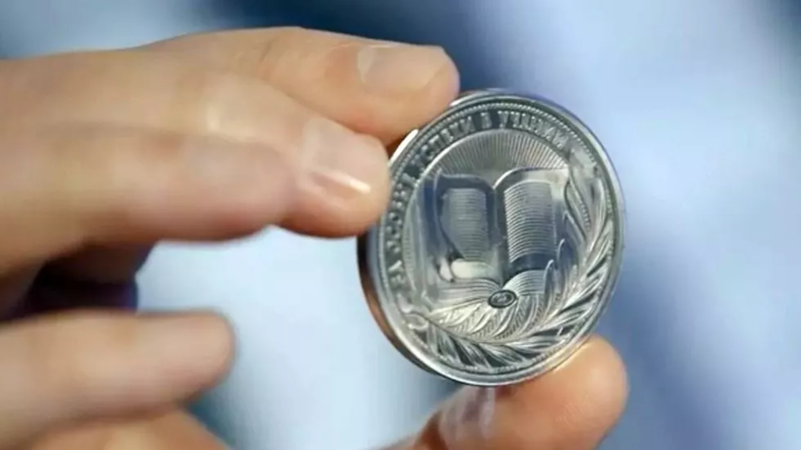 Серебряная медаль выпускника. Серебряная медаль 2024 как получить. Золотая медаль. Серебряная медаль 2024 как получить. Дополнительные баллы за золотую медаль в сеченова.