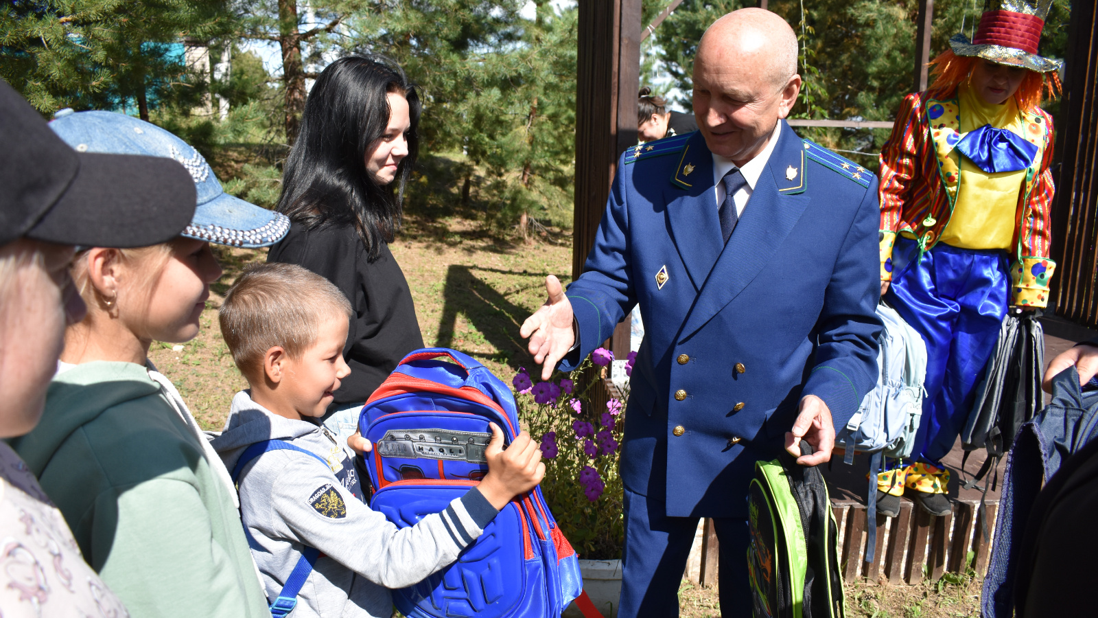 В канун учебного года. Подслушано в Комсомольском районе. Подслушано в Комсомольском районе Чувашия. Один день до Победы.