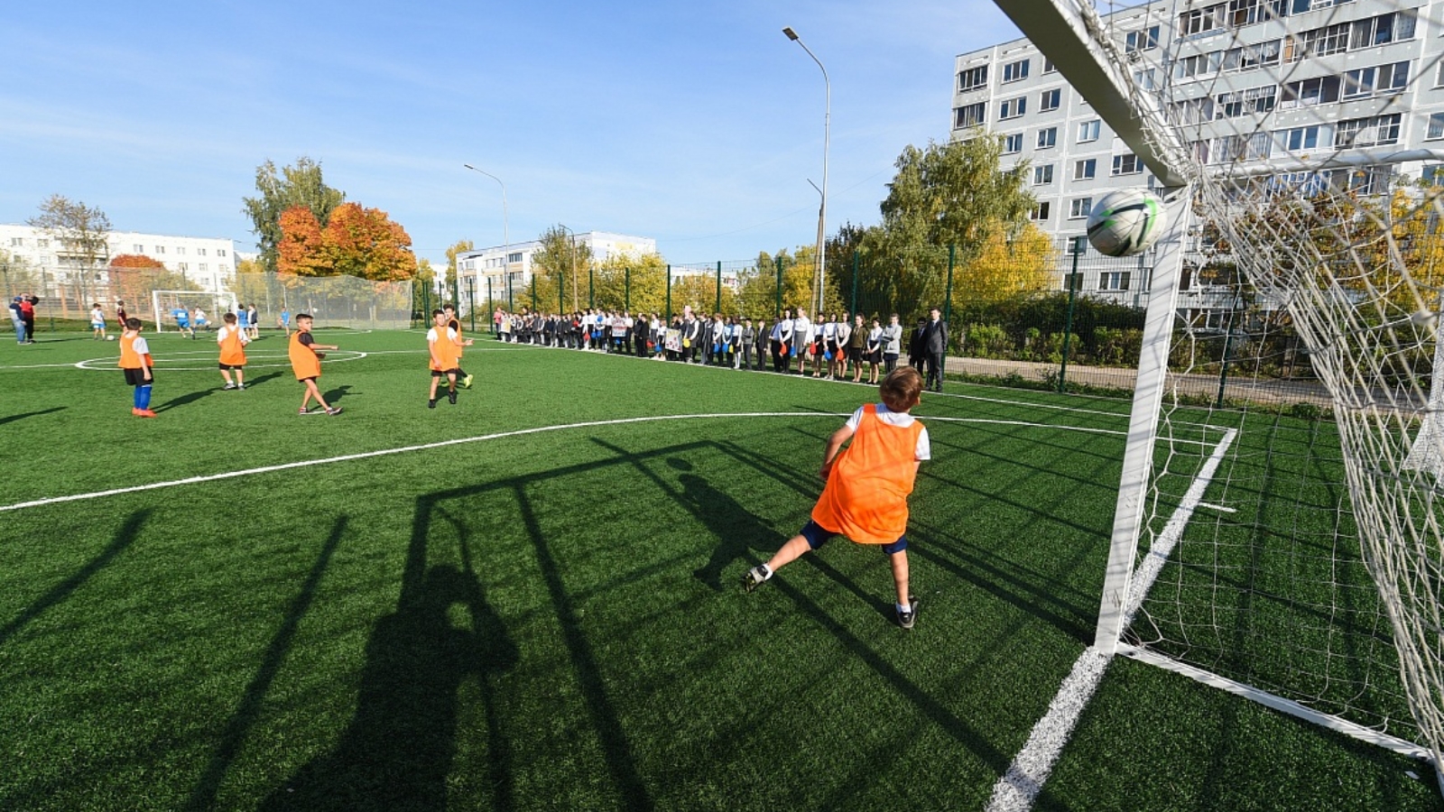 Две спортивные площадки открылись в Нижнекамске | 30.09.2020 | Казань -  БезФормата