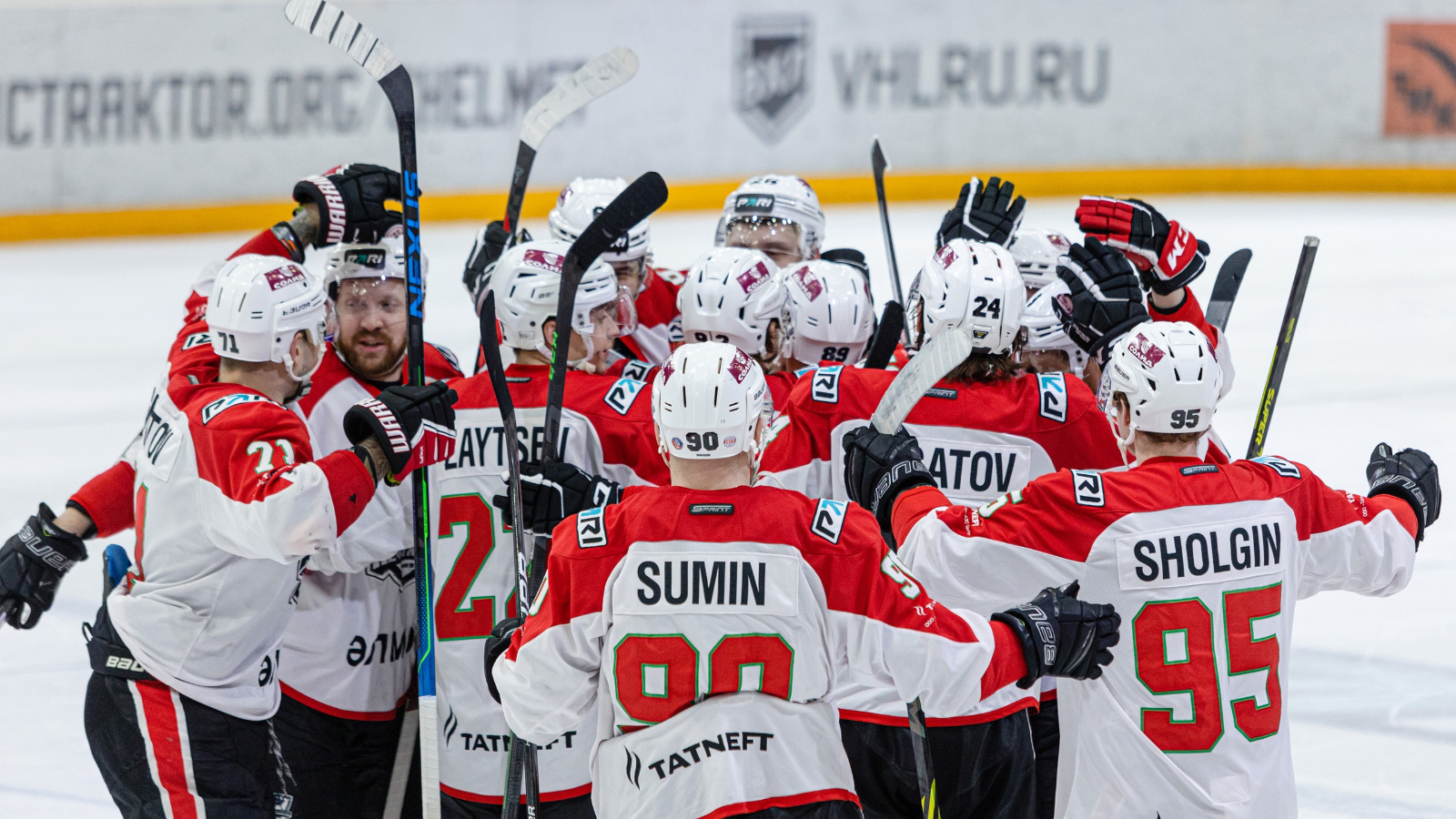 Нефтяник казань. Нефтяник казань. Омские крылья форма. Омские крылья. 08.