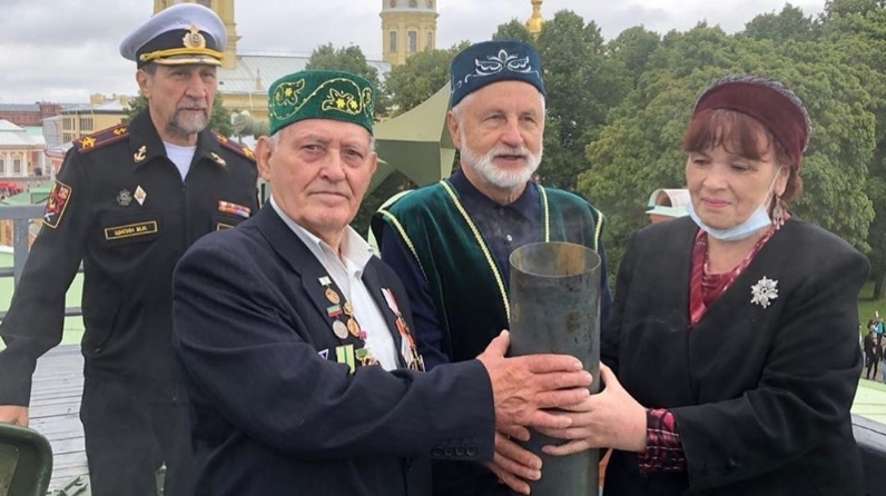 Татарский день победы. Татары в Санкт-Петербурге. Татары в Петербурге. Татары в Санкт Петербурге намеоньках. Татарские меценаты.