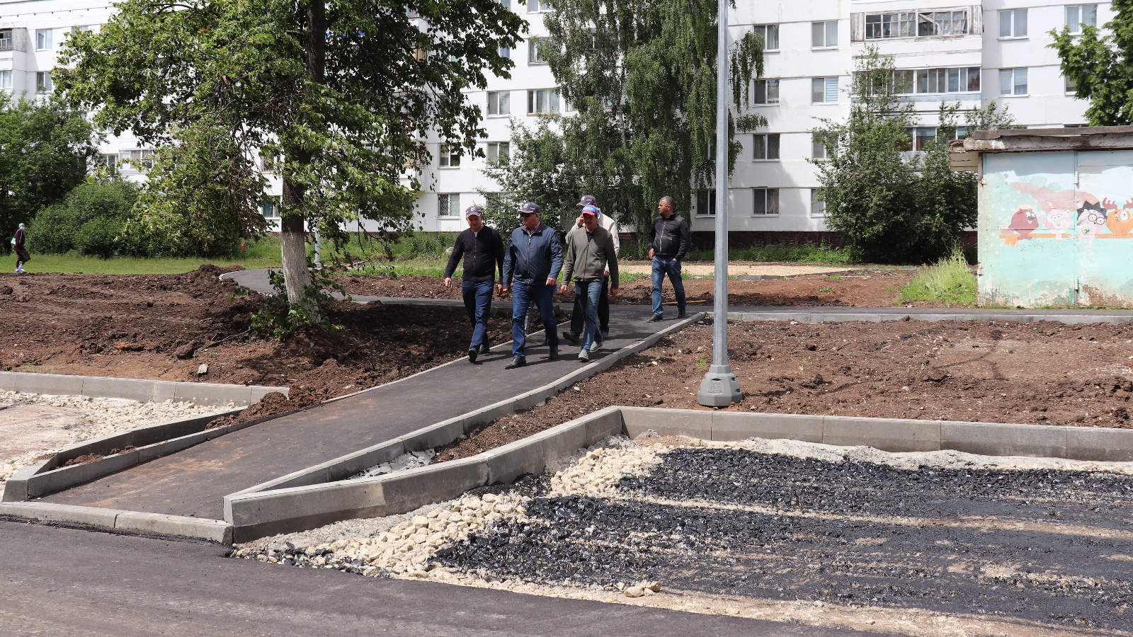 Сайт проспекта победы. Двор пятиэтажки. Во дворе. И школа на школу дворы. План по благоустройству двора проспект Победы 87.