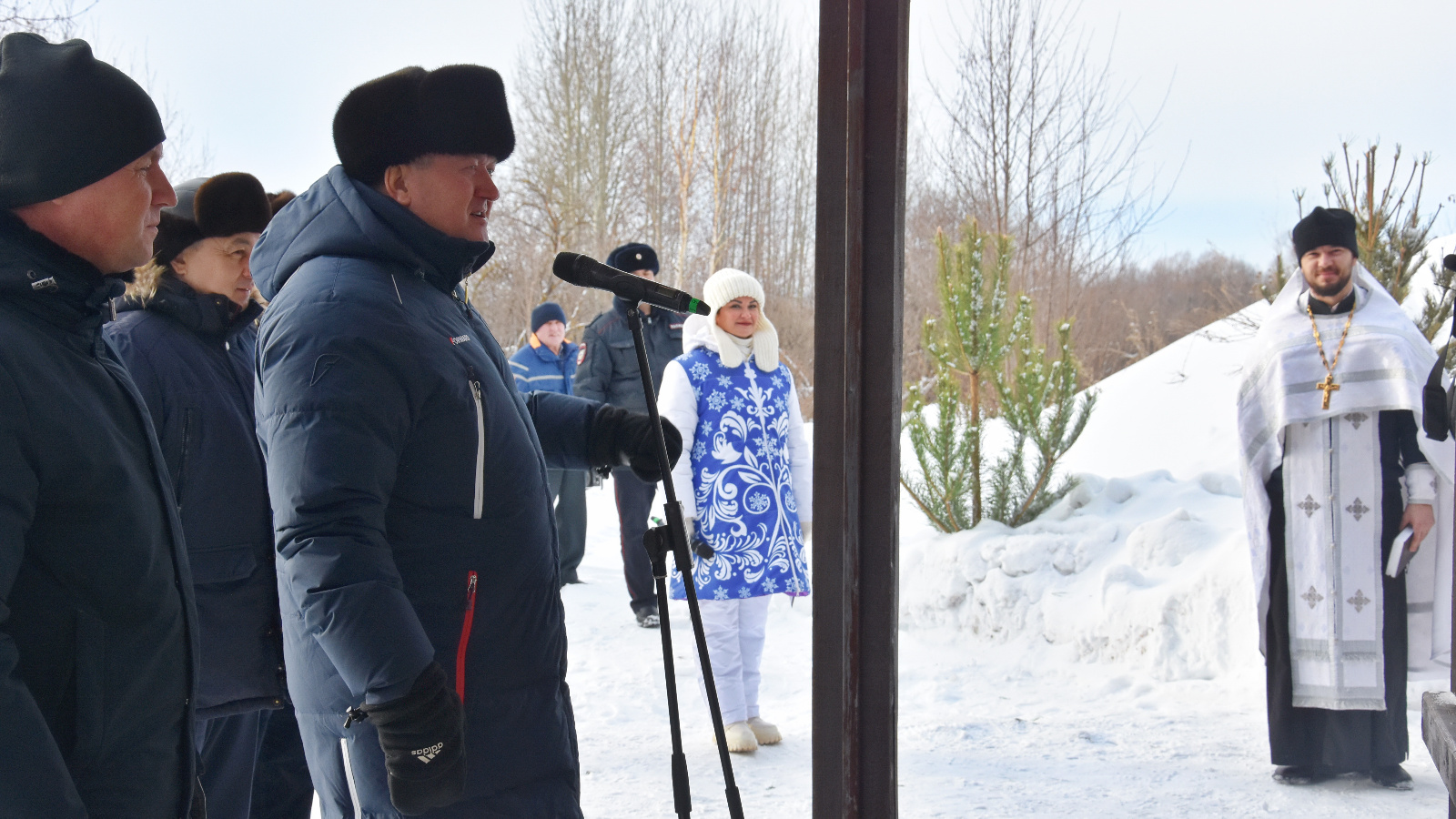 Глава района поздравил православных с праздником Крещение Господне |  19.01.2024 | Заинск - БезФормата