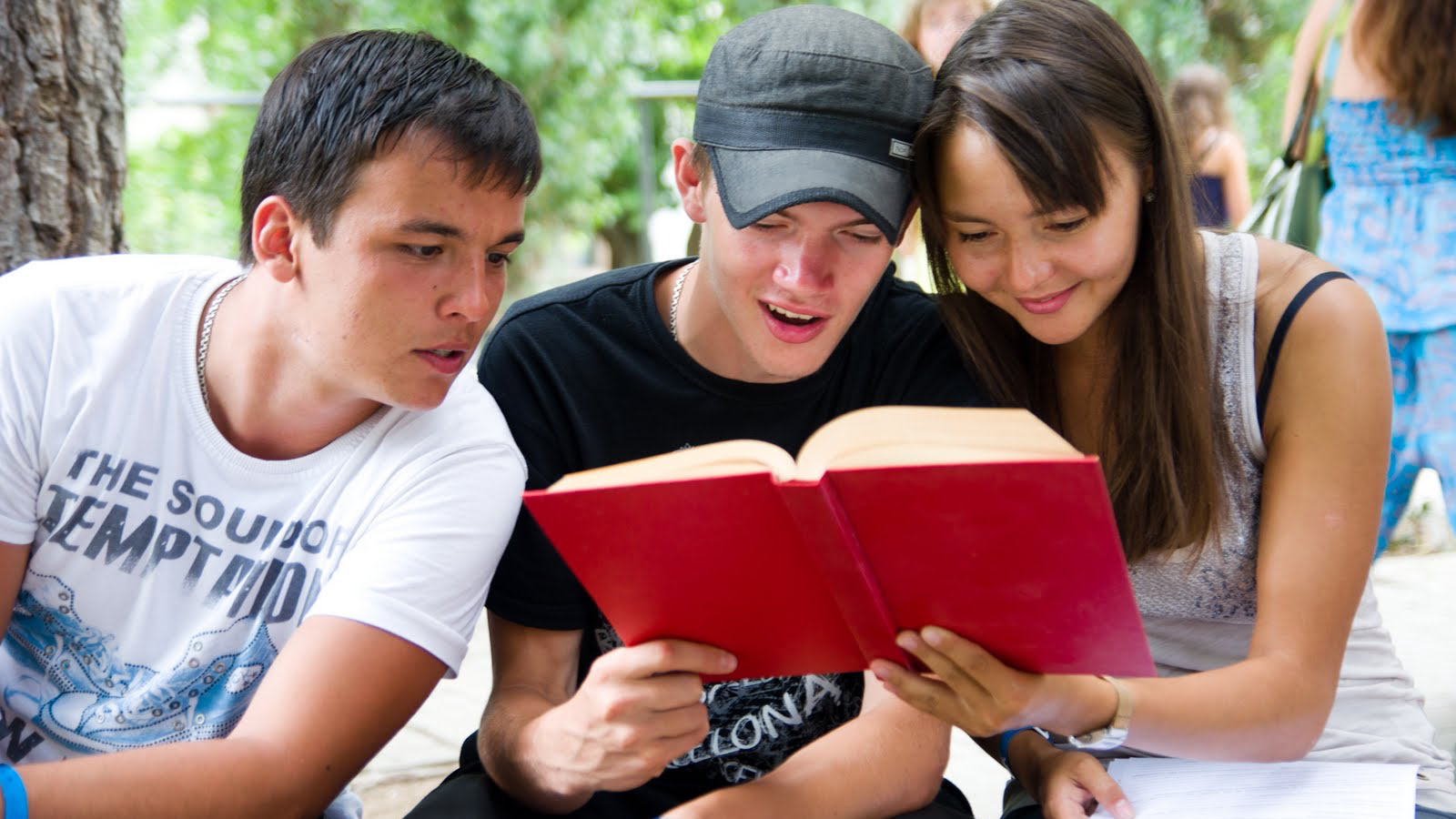 Что читает современная молодежь. Увлеченные студенты. Хобби студента.