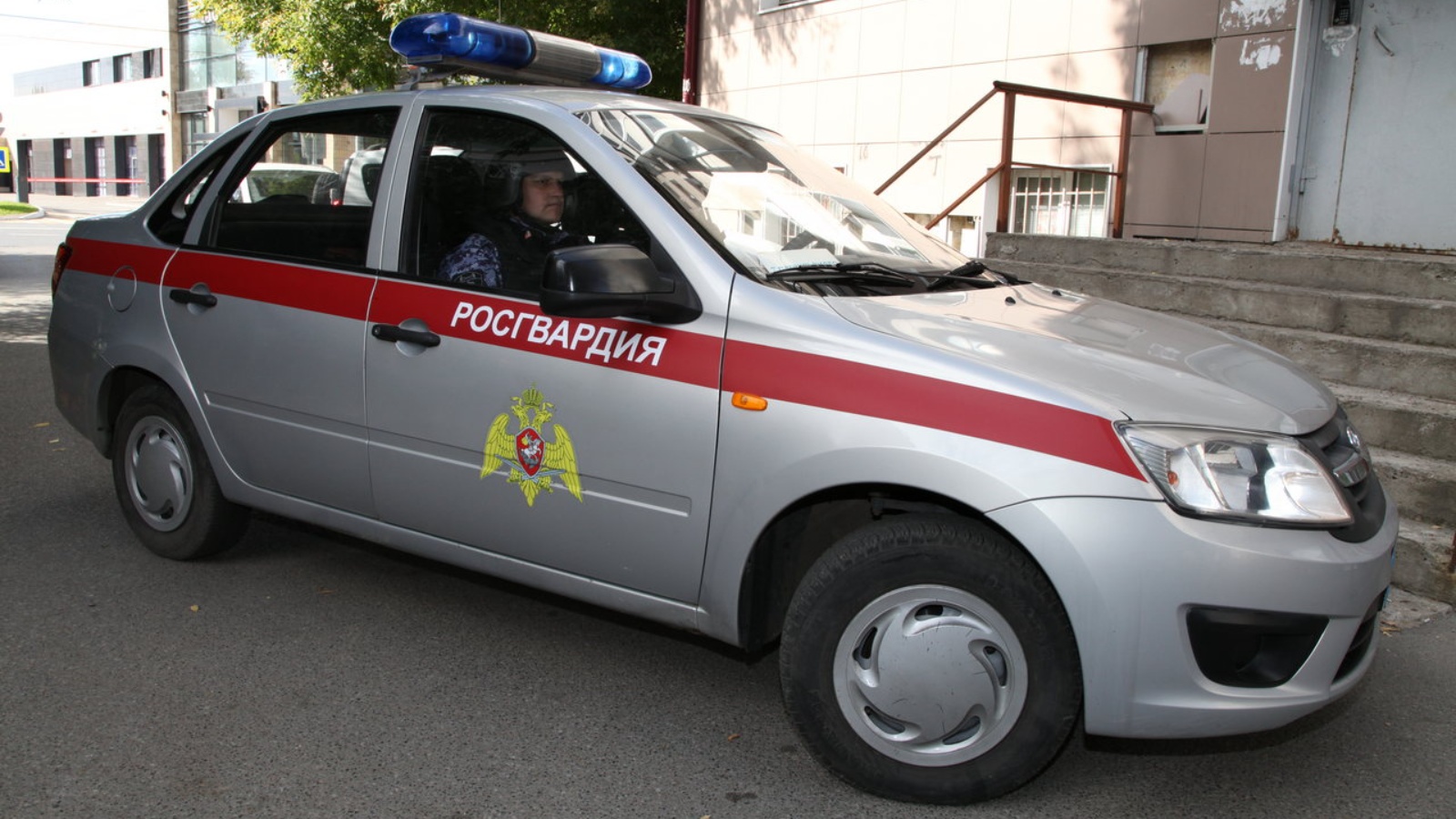В Казани сотрудники УВО Росгвардии по горячим следам задержали ранее судимого подозреваемого в покушении на убийство сожительницы