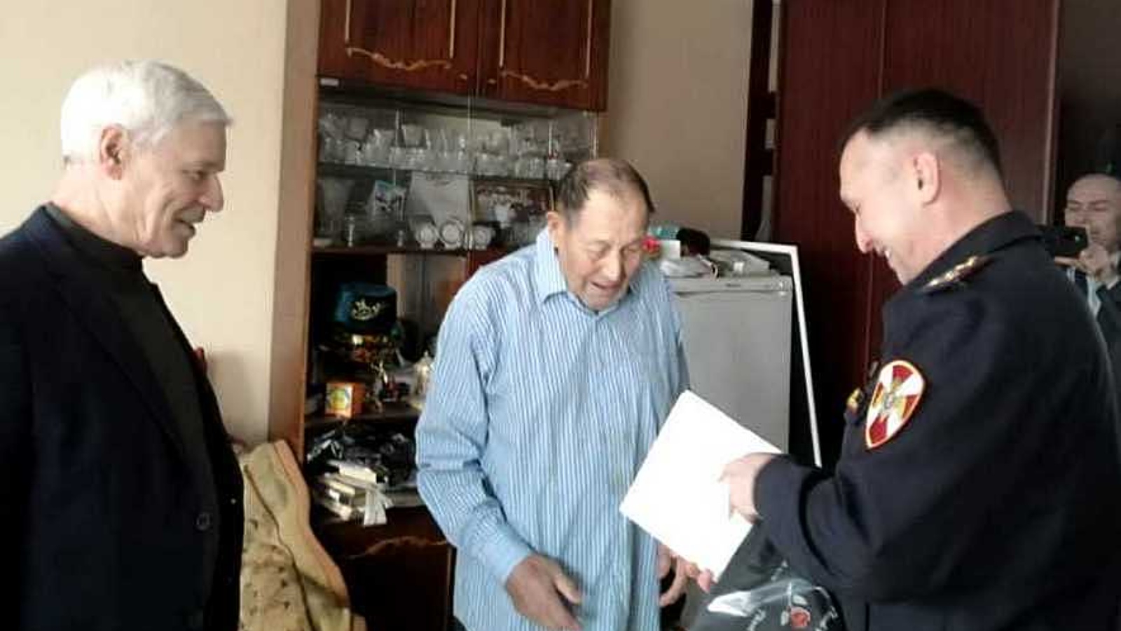 В Татарстане росгвардейцы поздравили ветеранов ведомства с Новым годом