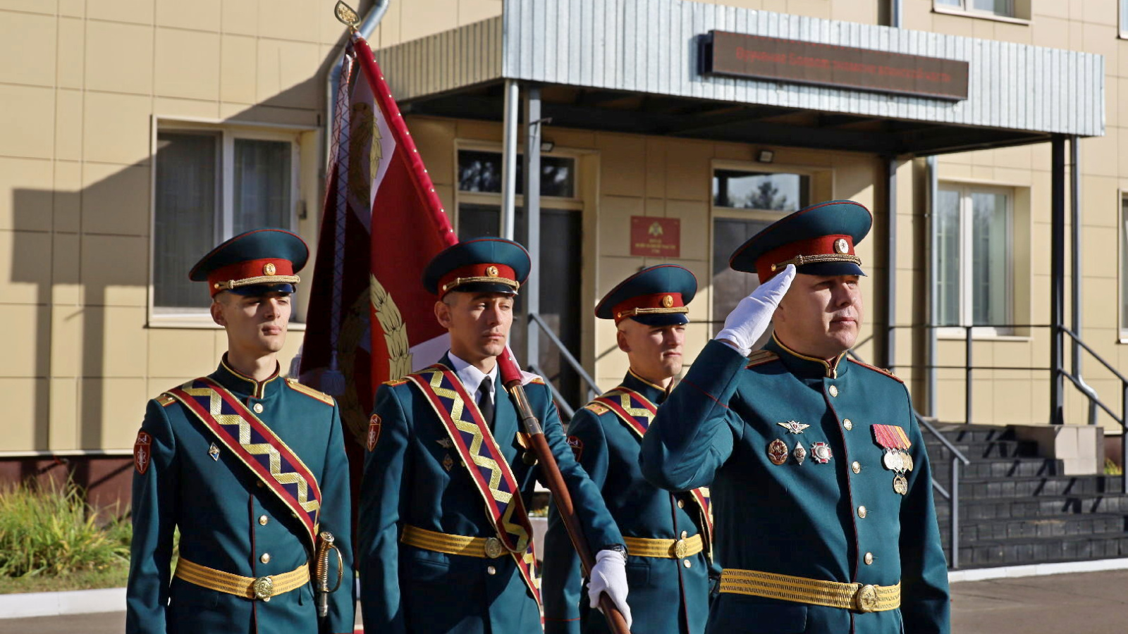 В Казани воинской части Росгвардии вручили Боевое знамя