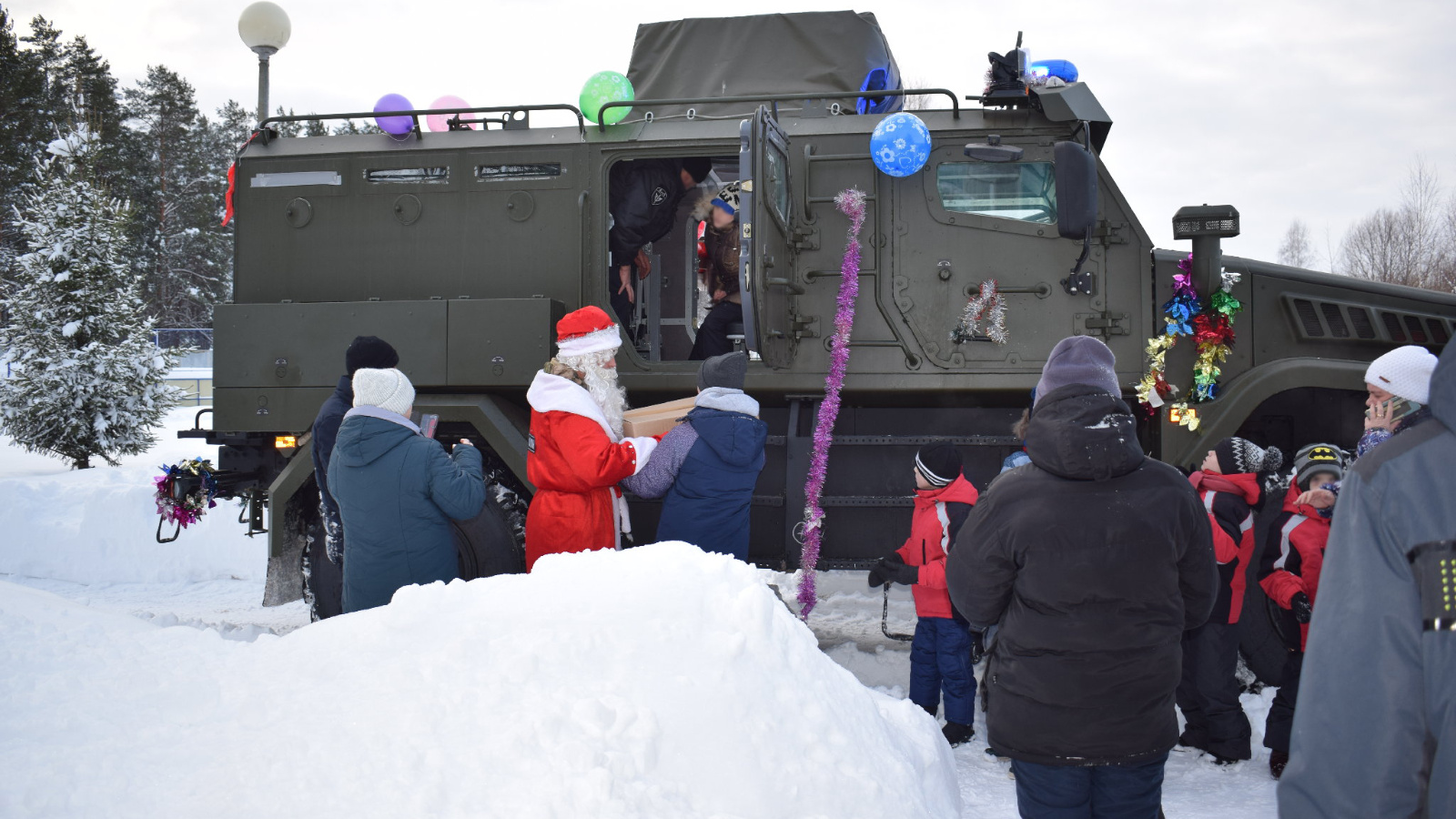 В Республике Татарстан стартовала акция Росгвардии «Дед Мороз специального назначения»