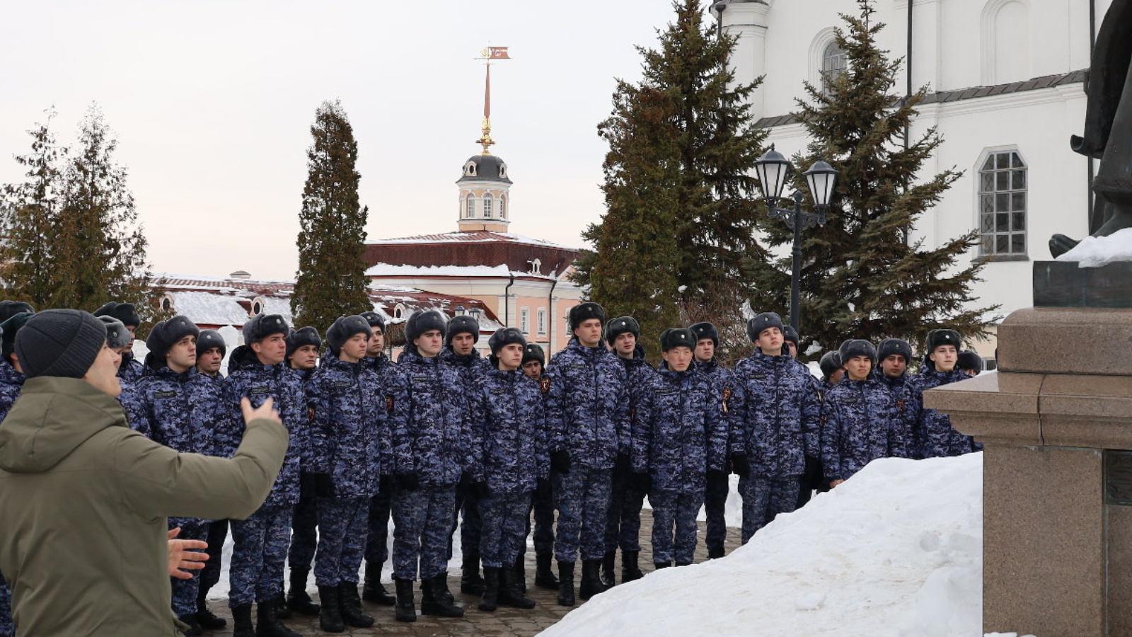 Военнослужащих, участвующих в обеспечении безопасности «Игр будущего», познакомили с историей Казанского кремля