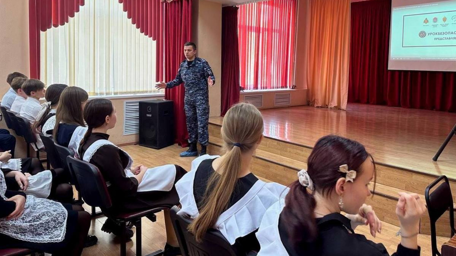 Офицер казанского полка Росгвардии рассказал школьникам о правилах поведения в чрезвычайных ситуациях