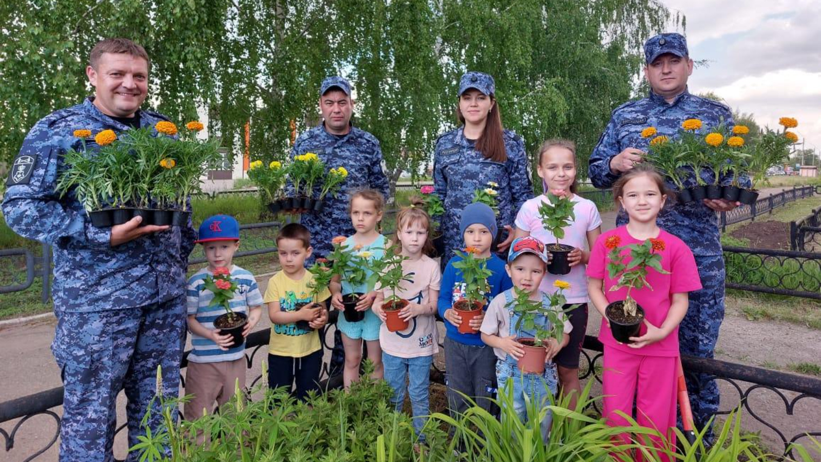 В Нижнекамске для детей сотрудников и гражданского персонала вневедомственной охраны Росгвардии организовали праздник