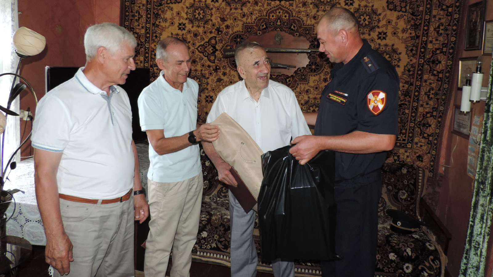 95-летний юбилей отмечает ветеран вневедомственной охраны Татарстана старшина милиции в отставке Петр Филиппов