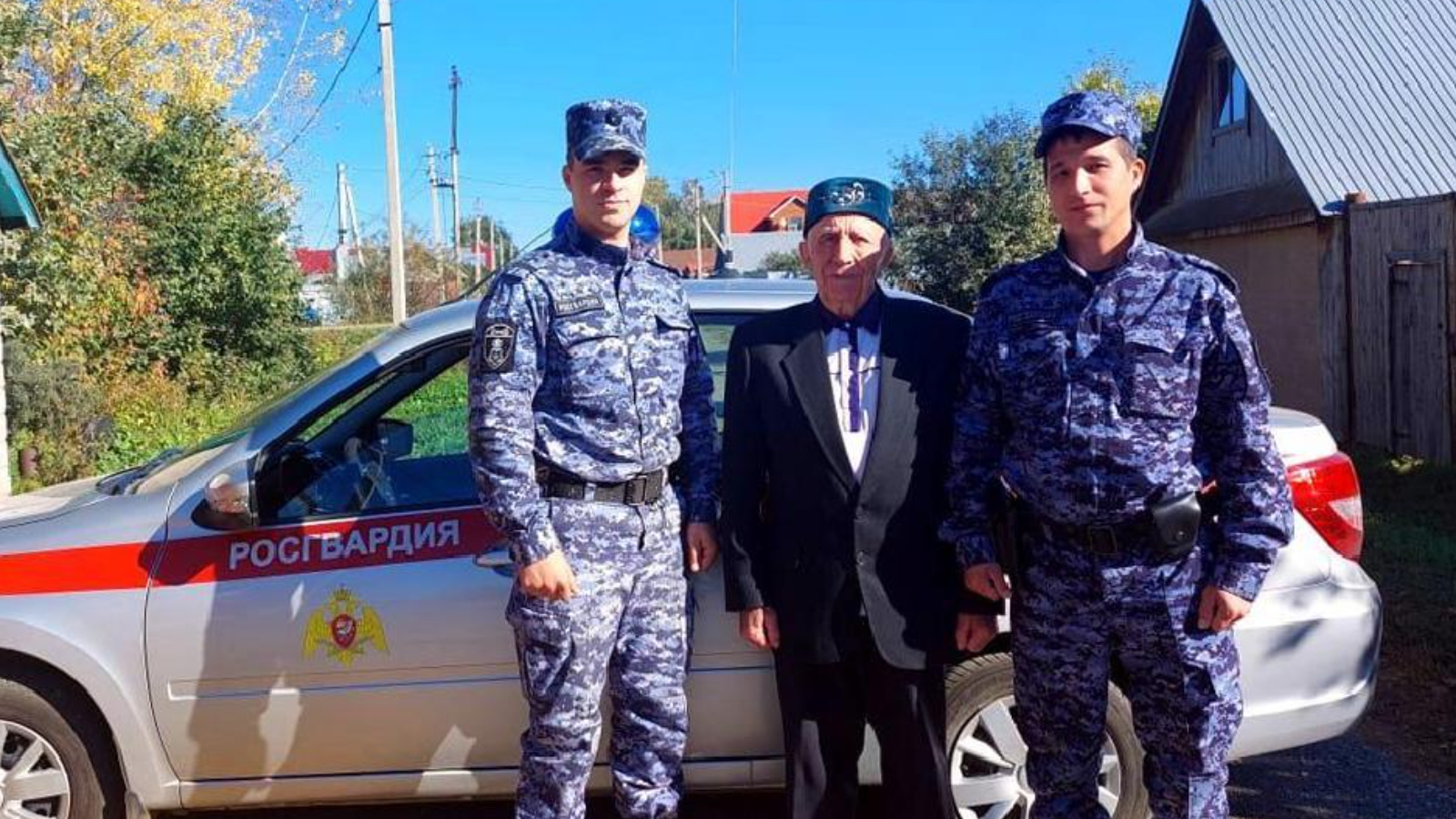 В Нижнекамске сотрудники вневедомственной охраны Росгвардии поздравили ветеранов с Днем пожилых людей