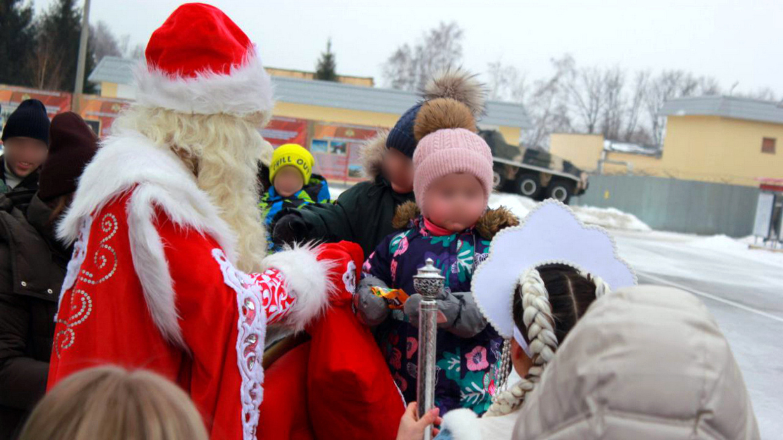 Дед Мороз специального назначения поздравил детей казанских спецназовцев Росгвардии с наступающим Новым годом