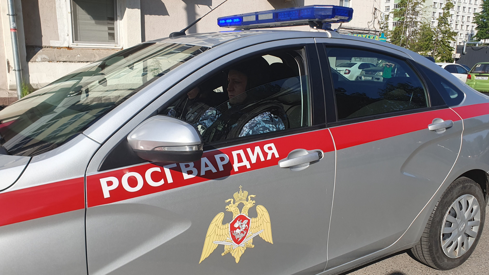 Сотрудники Росгвардии в Казани по горячим следам задержали подозреваемого в грабеже