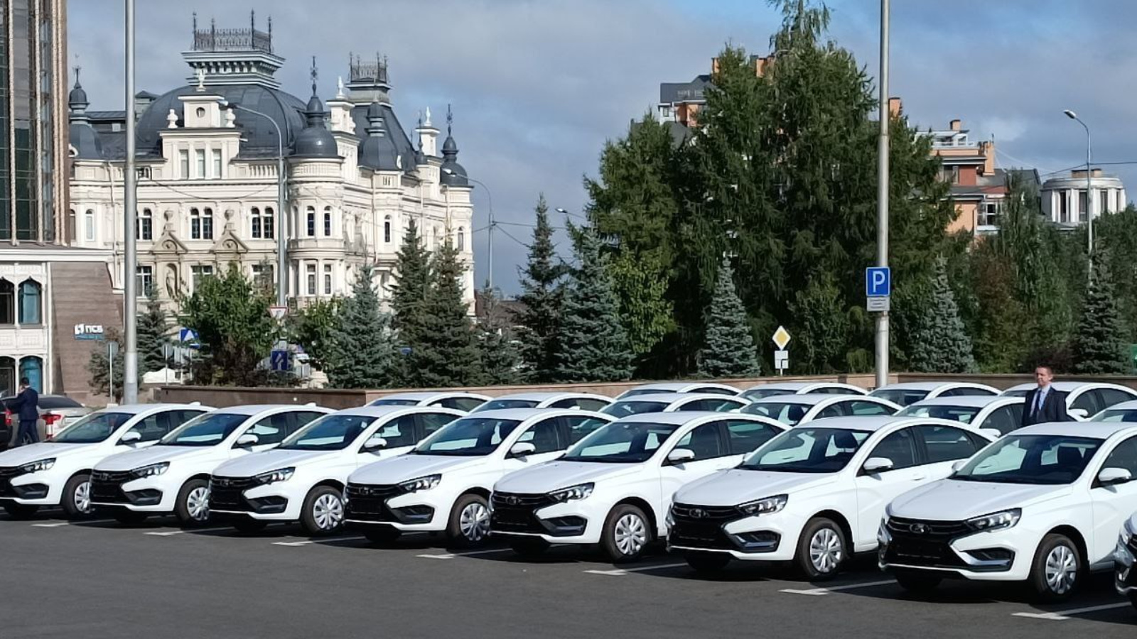 Вручение ключей от новых служебных автомобилей | 17.08.2023 | Альметьевск -  БезФормата