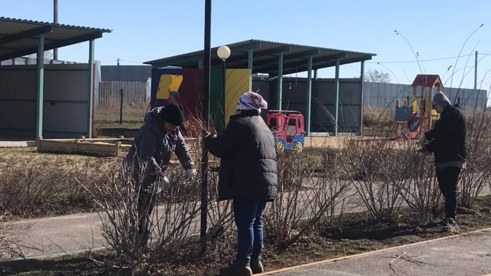 В рамках санитарно-экологического двухмесячника и акции #ЭКОВЕСНА2023  работники МБДОУ 