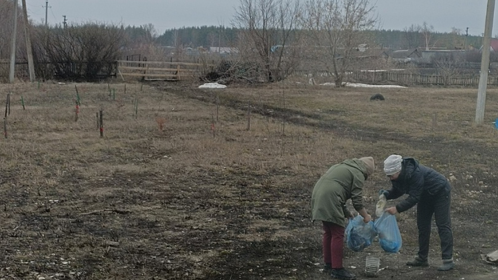 Жители села Деушево активно принимают участие по благоустройству своего  родного поселения | 07.05.2024 | Апастово - БезФормата