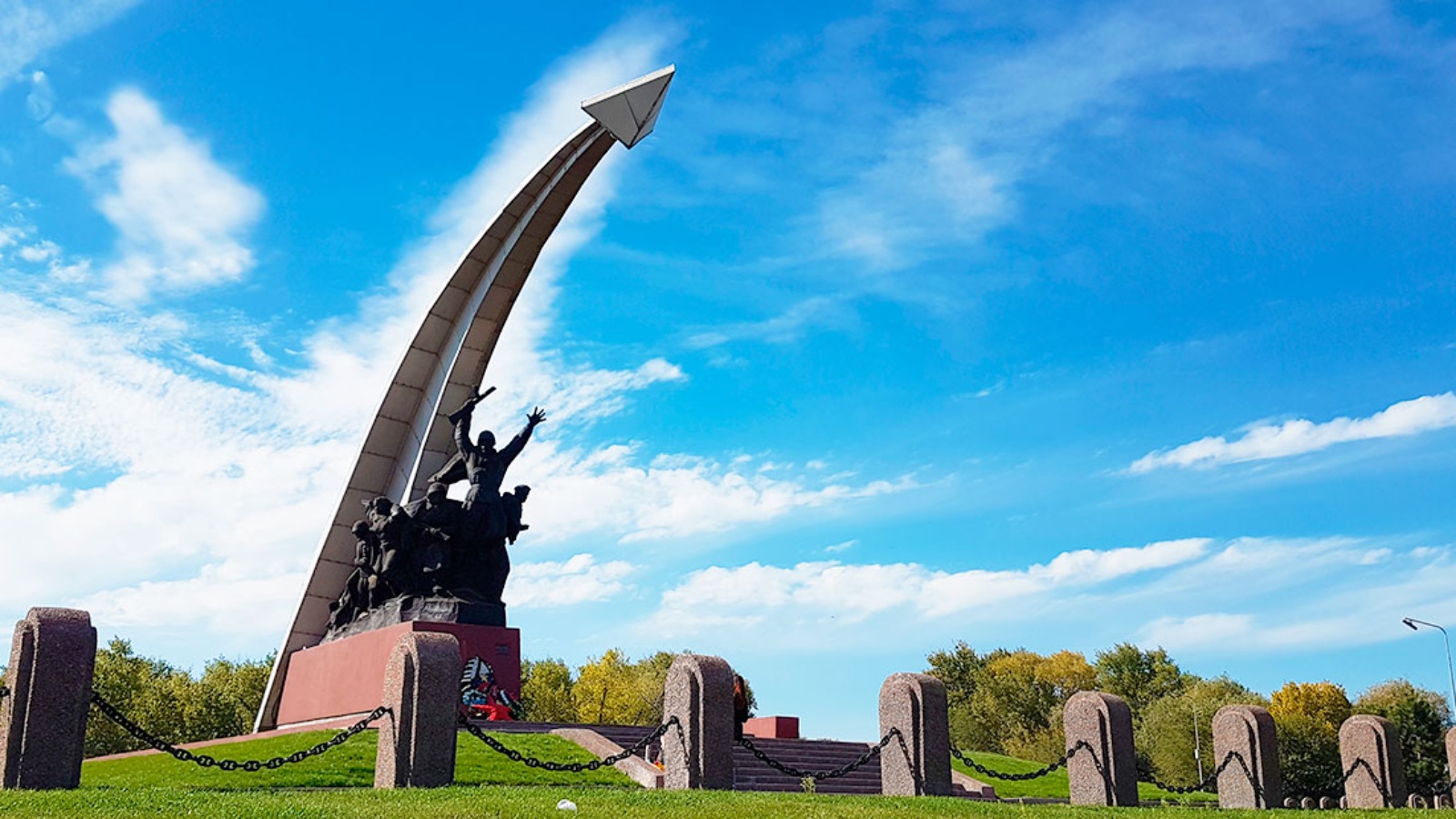 Скажи памятник. Мемориальный комплекскумжинская роща. Кумженский мемориал Ростов-на-Дону. Мемориальный комплекс Кумженская роща Ростов. Памятник Кумженская роща Ростов на Дону.