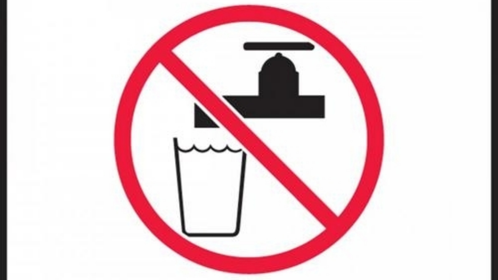Сырую воду пить нельзя. Знак запрещающий пить воду из водоема. Нельзя пить воду. Знак не питьевая вода. Знак запрещающий пить грязную воду.