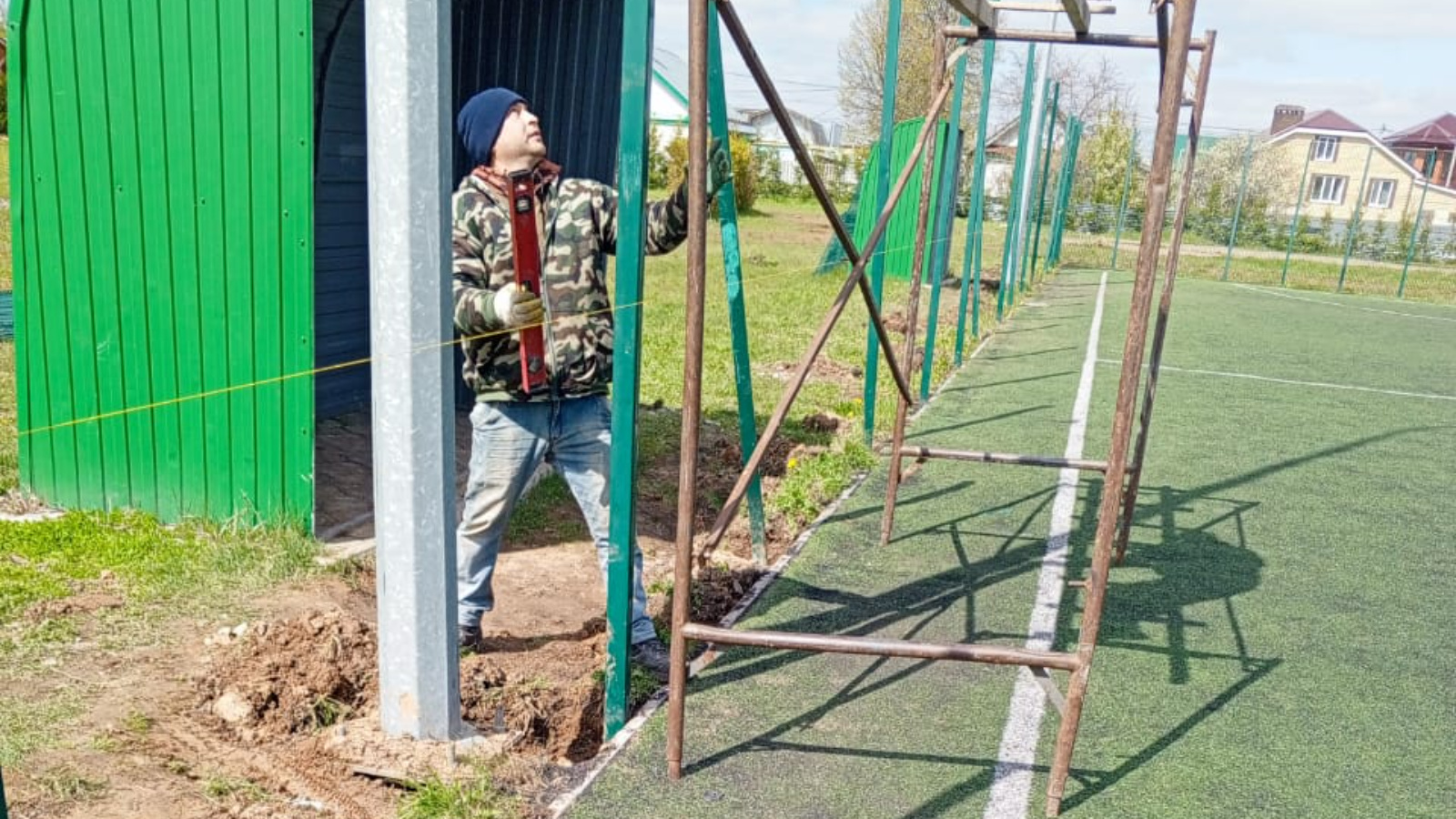 Ремонт ограждения спортивной площадки во дворе МБУ 