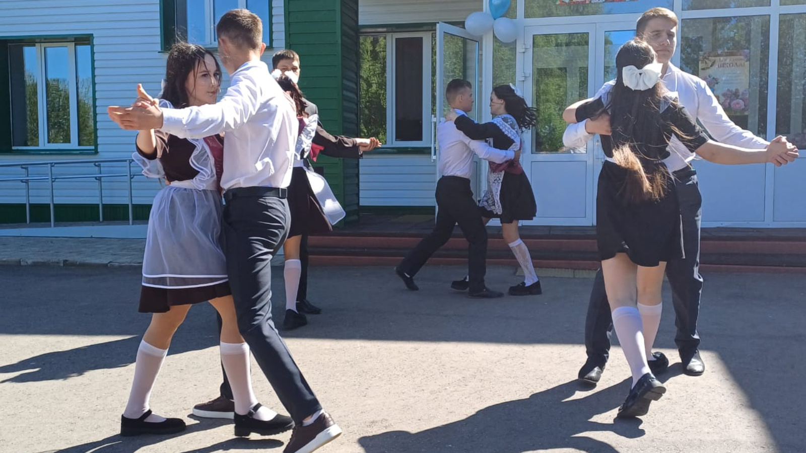 Последний звонок в Большекибячинском СП | 24.05.2024 | Богатые Сабы -  БезФормата