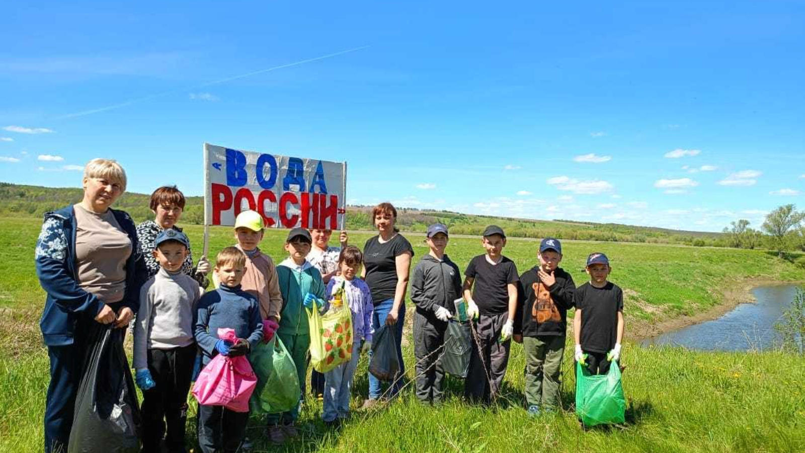 Новости из Надеждинского сельского поселения. Ученики Надеждинской школы и  работники сельского поселения, рамках двухмесячника по санитарно –  экологический очистке территорий населенных пунктов и акции «Вода России»,  провели субботник | 28.05.2024 ...