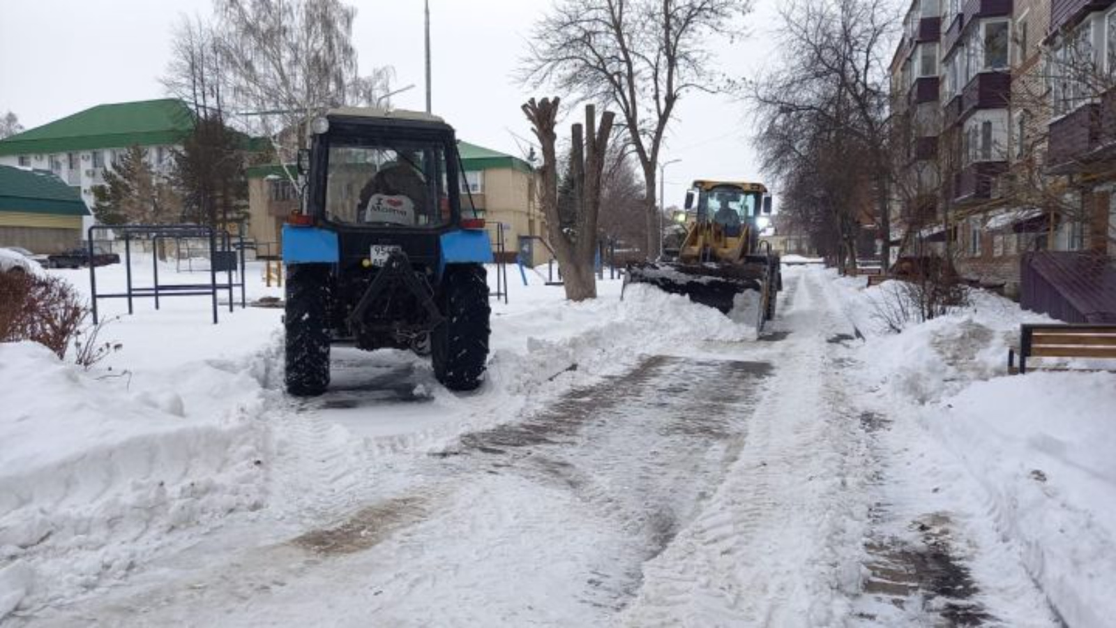 Коммунальщики Агрыза работают в полную силу | 11.12.2023 | Агрыз -  БезФормата