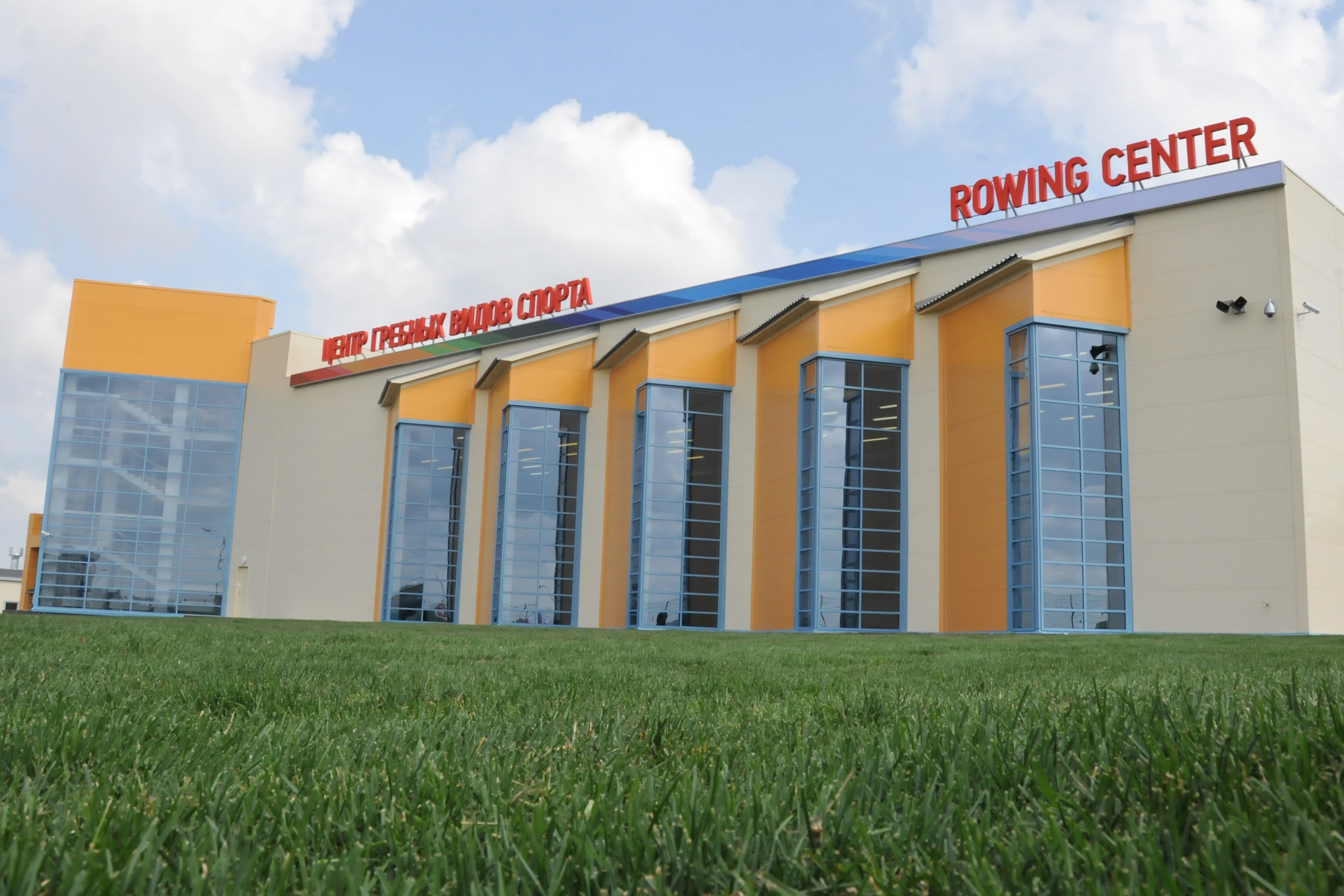 Дворец гребных видов спорта казань. Центр гребли казань. Гребные виды спорта казань бассейн. Центр гребли казань. Центр гребных видов спорта краснодар.