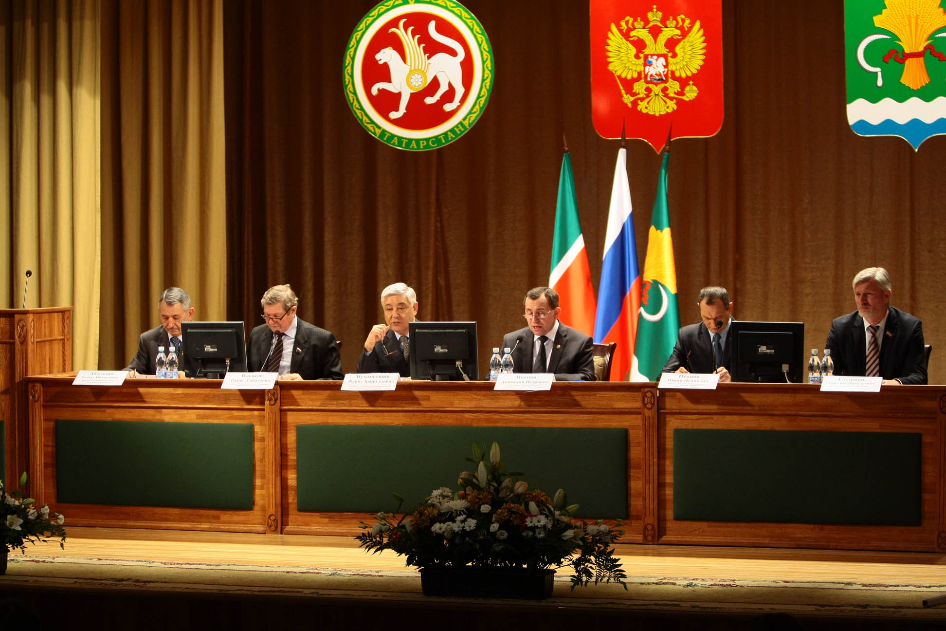 Станок токарный рт687. Совещание. Рт ф. М. Мухаметшин председатель госсовета республики татарстан.