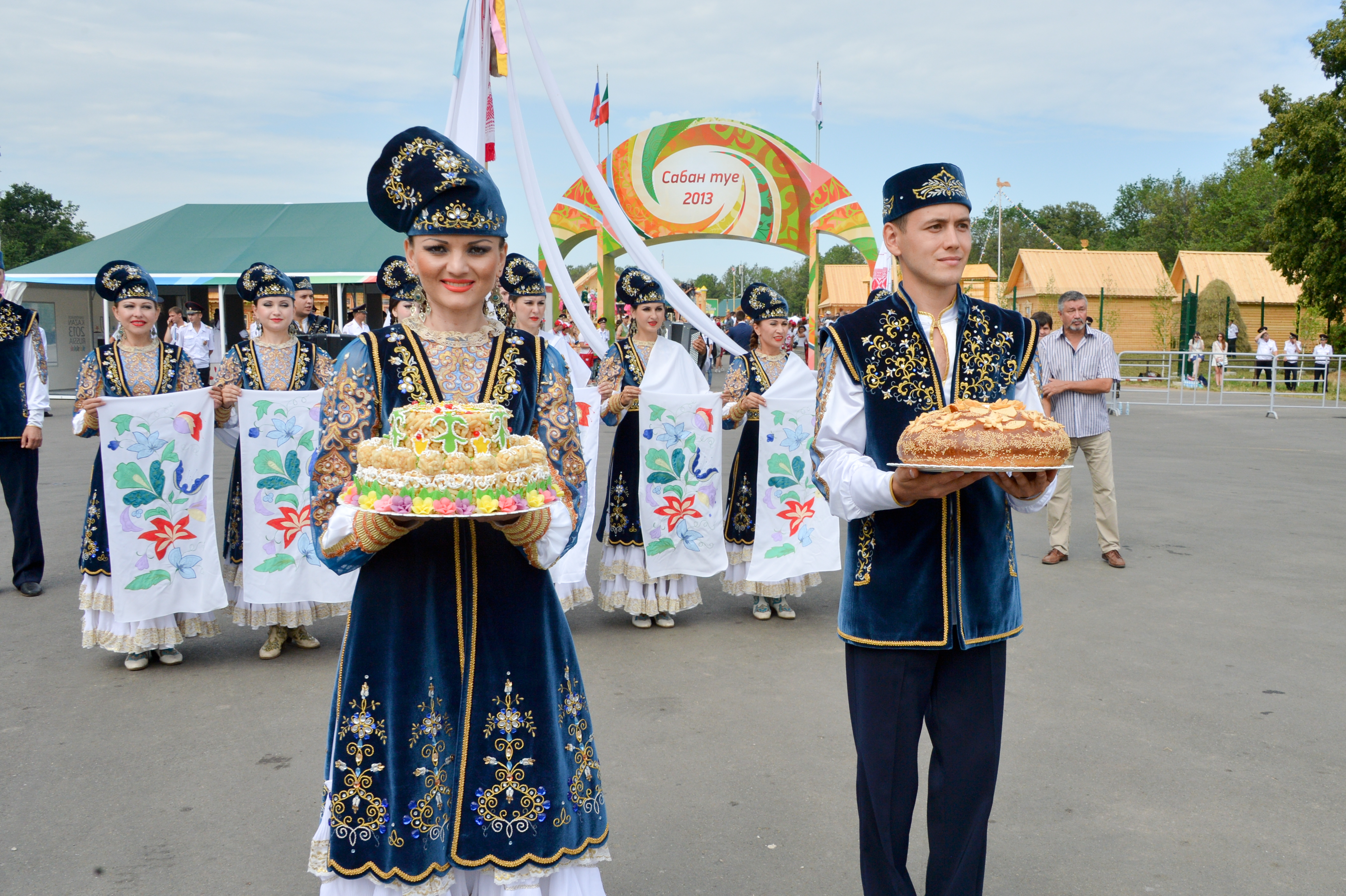 Президент Татарстана в национальном костюме
