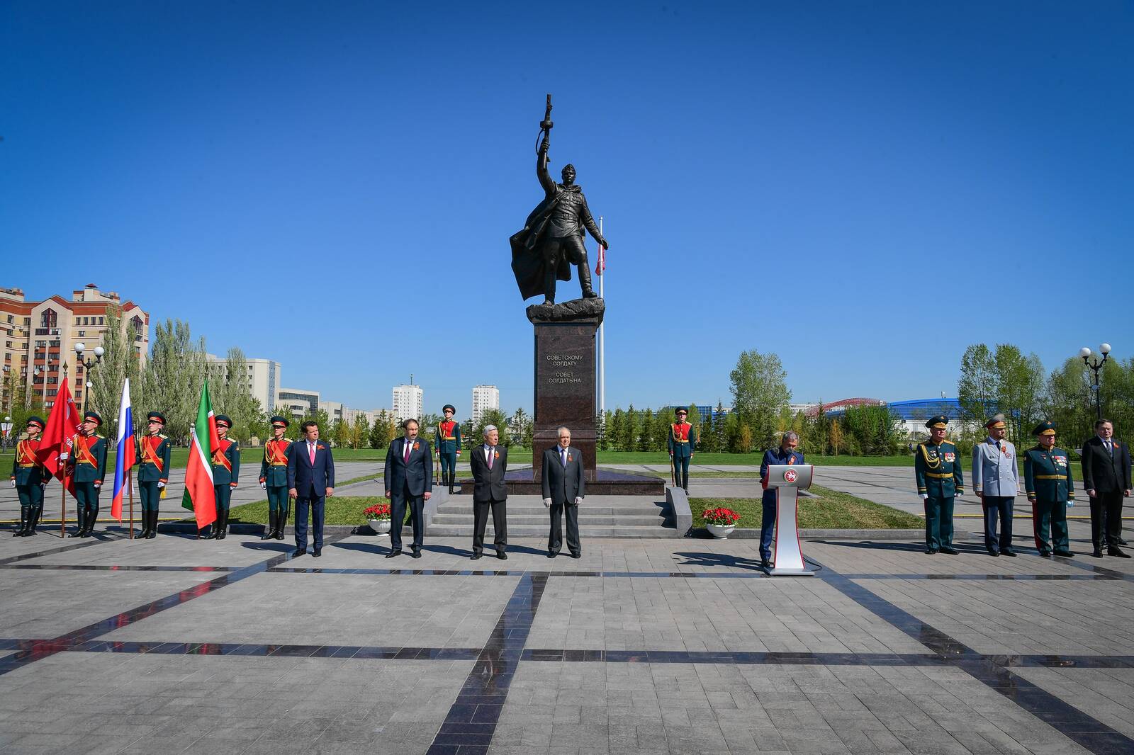 Памятник советскому солдату Казань парк Победы
