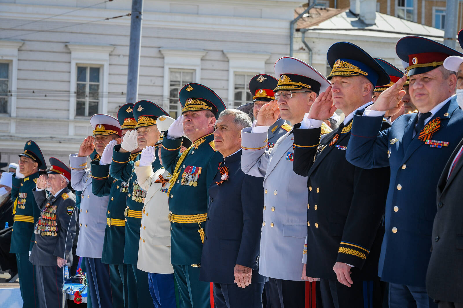 Республика Татарстан парад. Торжественный проход. Президент Республика Татарстан в военнй форме. Торжественное прохождение войск Казанского гарнизона 2021 года.