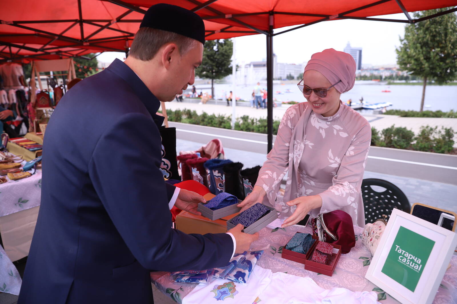 Татарин италия. Красивые базары в казани. Базар казань. Крафт базар 2022. Фестиваль татарской городской культуры «печән базары».